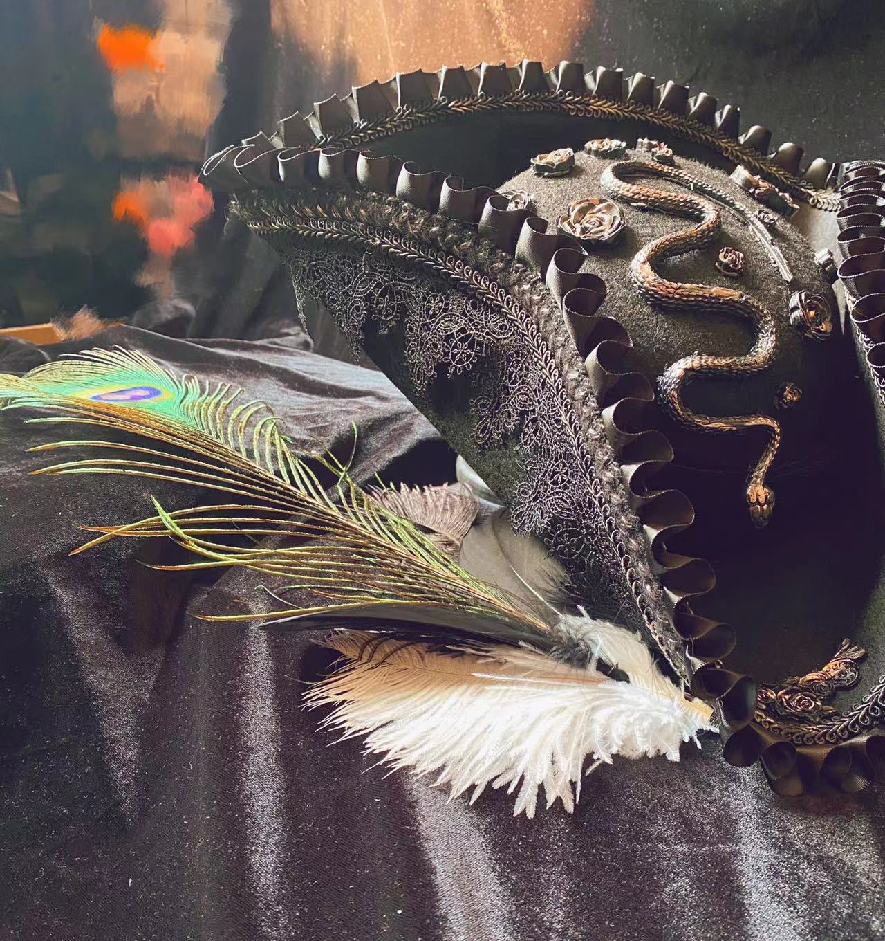pirate hat with feather